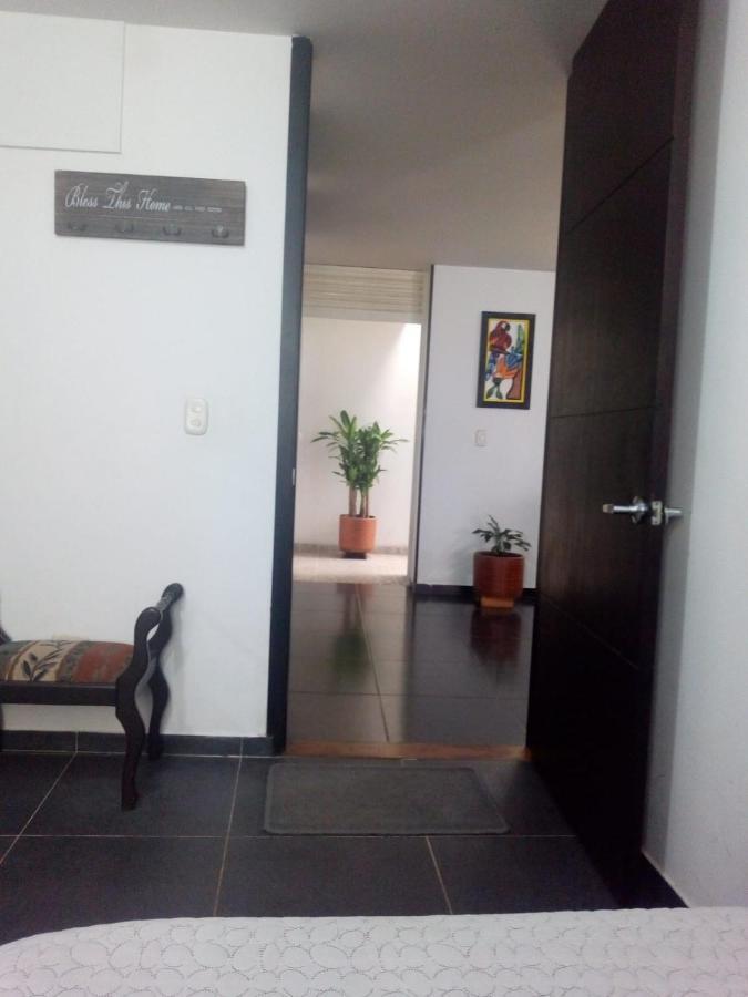 Alojamiento "Como En Casa" Cerca Al Aeropuerto!! Bogota Bagian luar foto