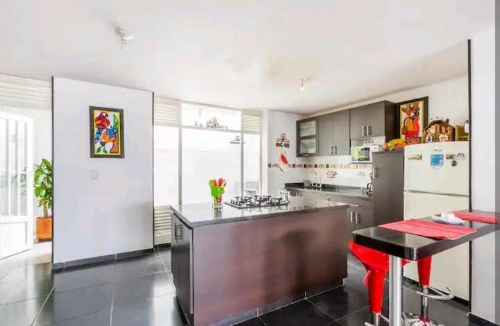 Alojamiento "Como En Casa" Cerca Al Aeropuerto!! Bogota Bagian luar foto